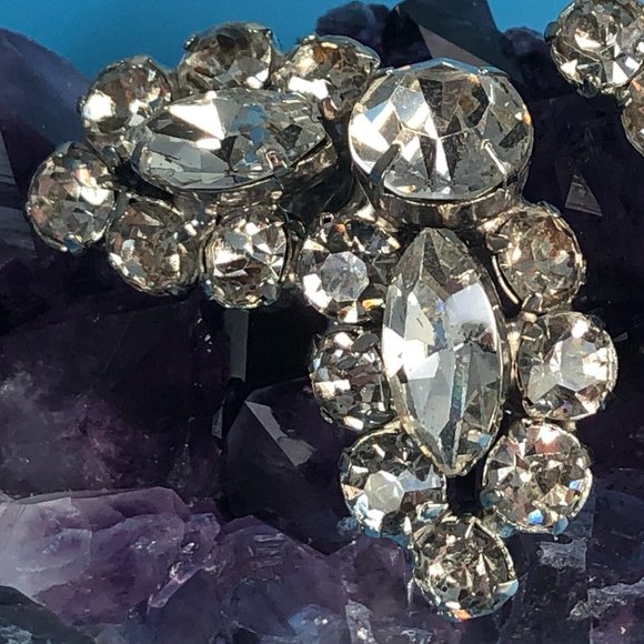 Clip On Vintage Rhinestone Earrings - Picture 6 of 6